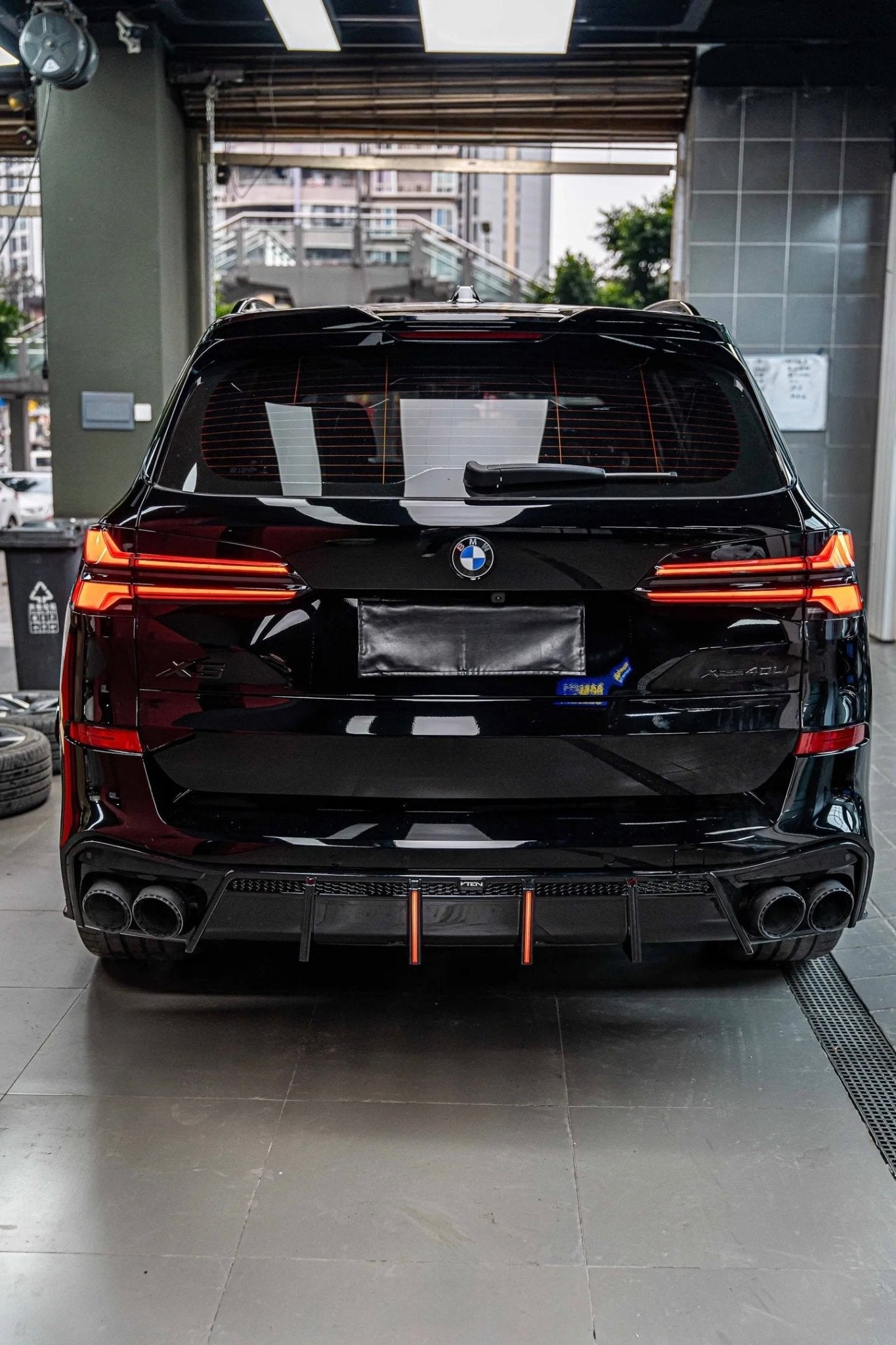 BMW X5 G05 LCI 2024+ PP GLOSS BLACK LED REAR DIFFUSER - VTEN EUROPE