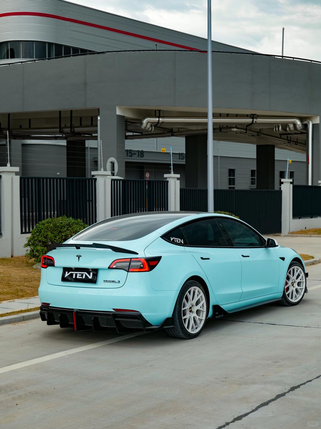 VTEN - TESLA MODEL 3 GLOSS BLACK REAR LED DIFFUSER - VTEN EUROPE