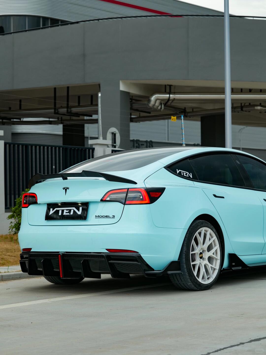 VTEN - TESLA MODEL 3 GLOSS BLACK REAR LED DIFFUSER - VTEN EUROPE