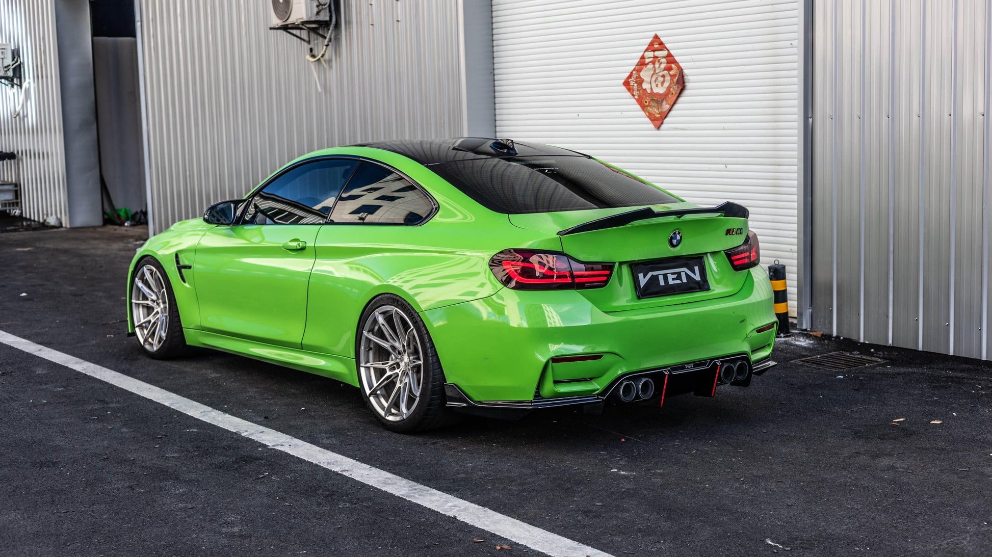 BMW M4 F82 PP GLOSS BLACK REAR LED DIFFUSER - VTEN EUROPE