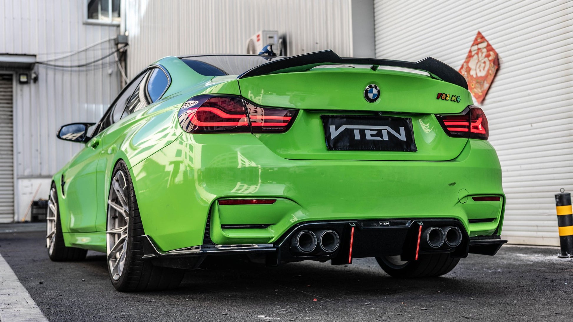 BMW M4 F82 PP GLOSS BLACK REAR LED DIFFUSER - VTEN EUROPE