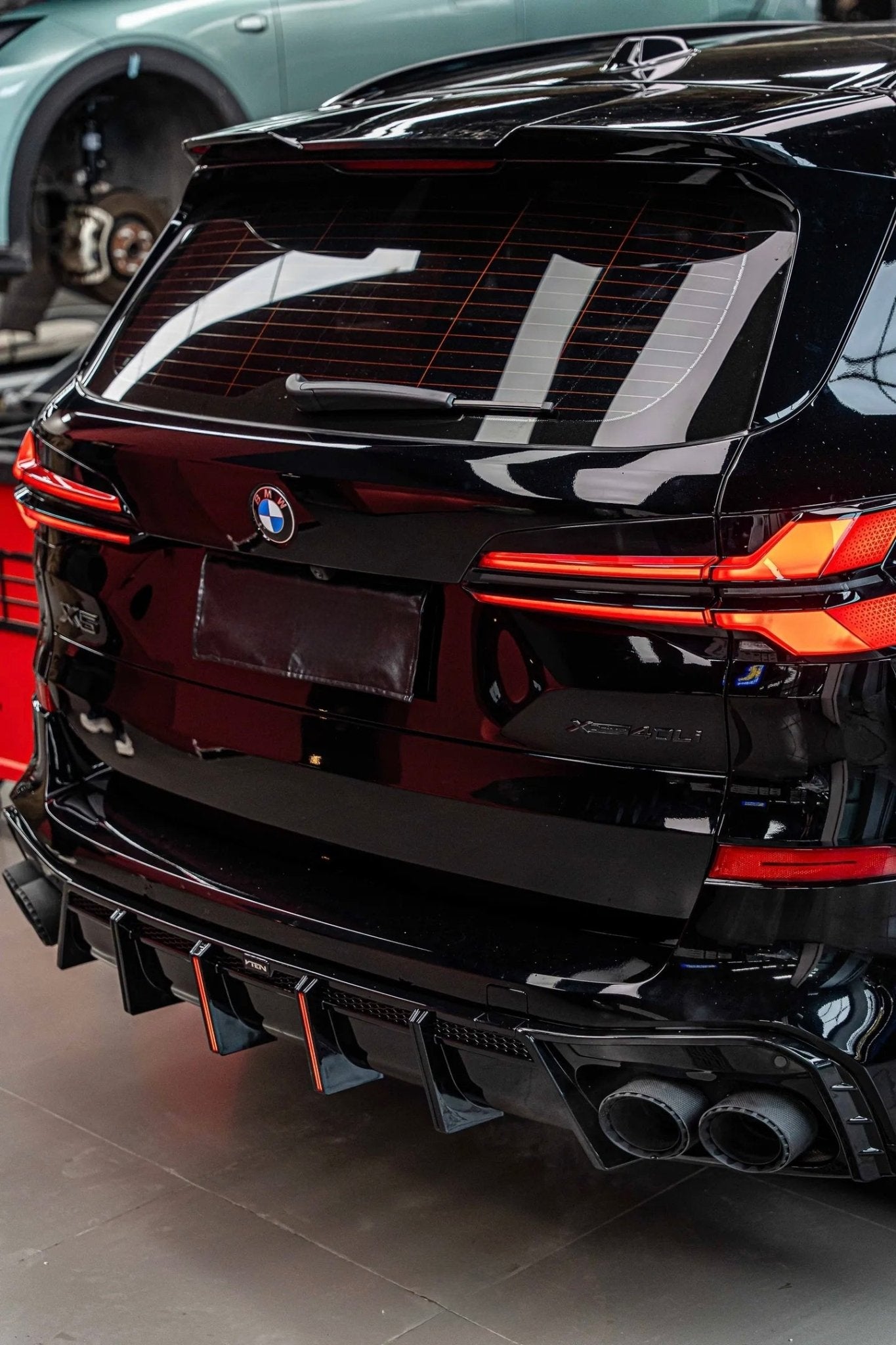 BMW X5 G05 LCI 2024+ PP GLOSS BLACK LED REAR DIFFUSER - VTEN EUROPE