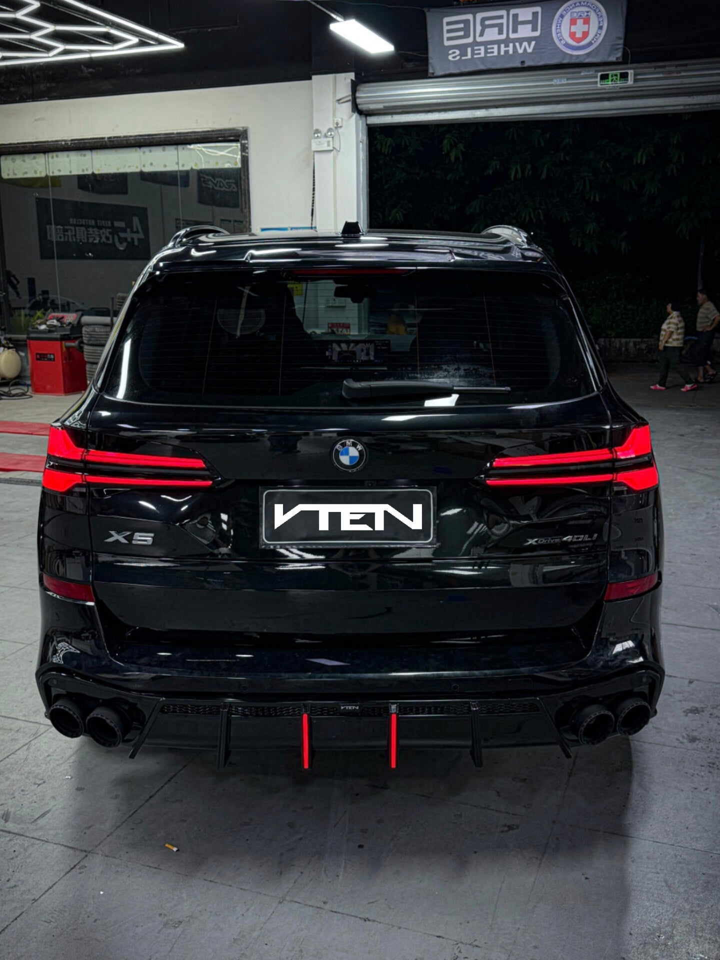 BMW X5 G05 LCI 2024+ PP GLOSS BLACK LED REAR DIFFUSER - VTEN EUROPE