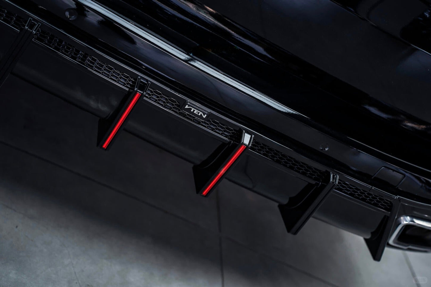 BMW X5 G05 LCI 2024+ PP GLOSS BLACK LED REAR DIFFUSER - VTEN EUROPE